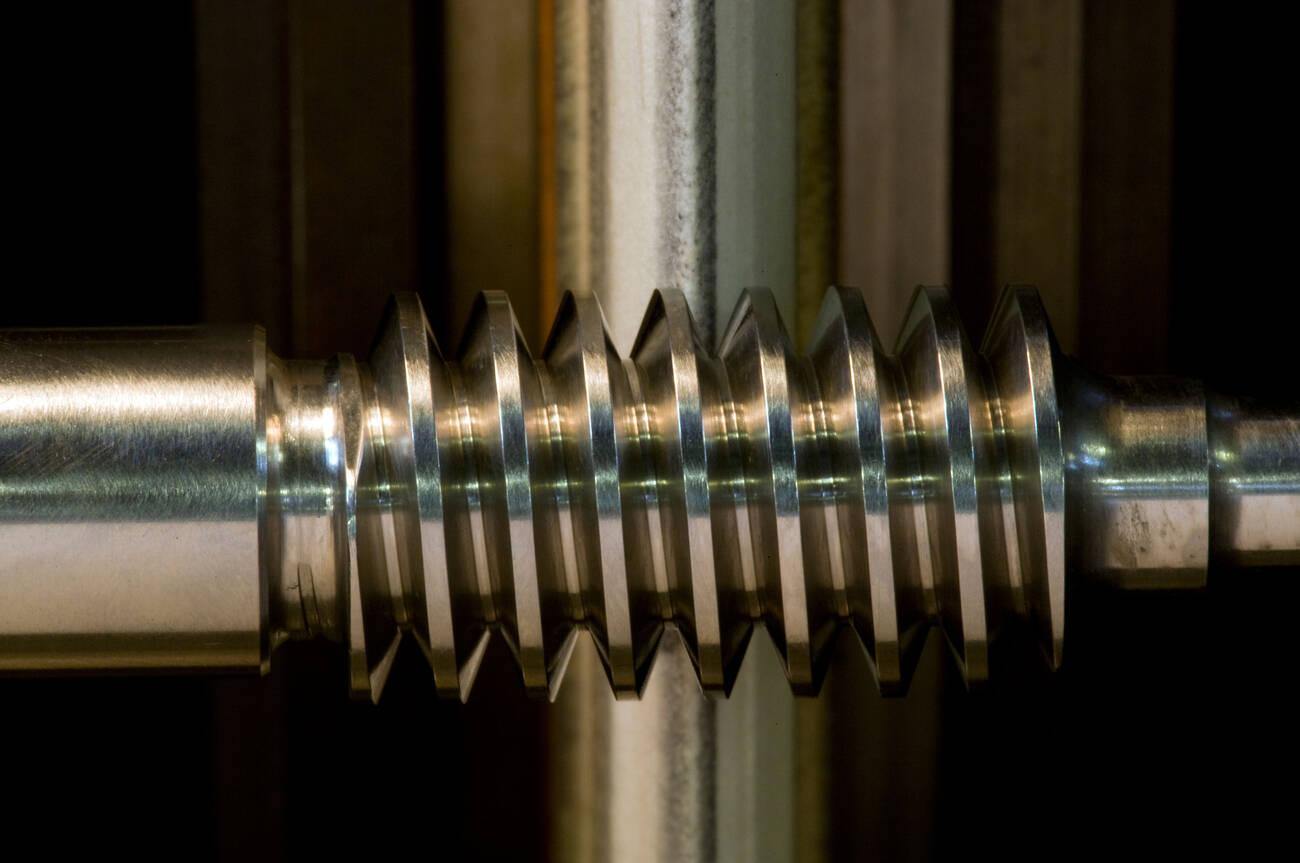 CNC grooving gear shaft